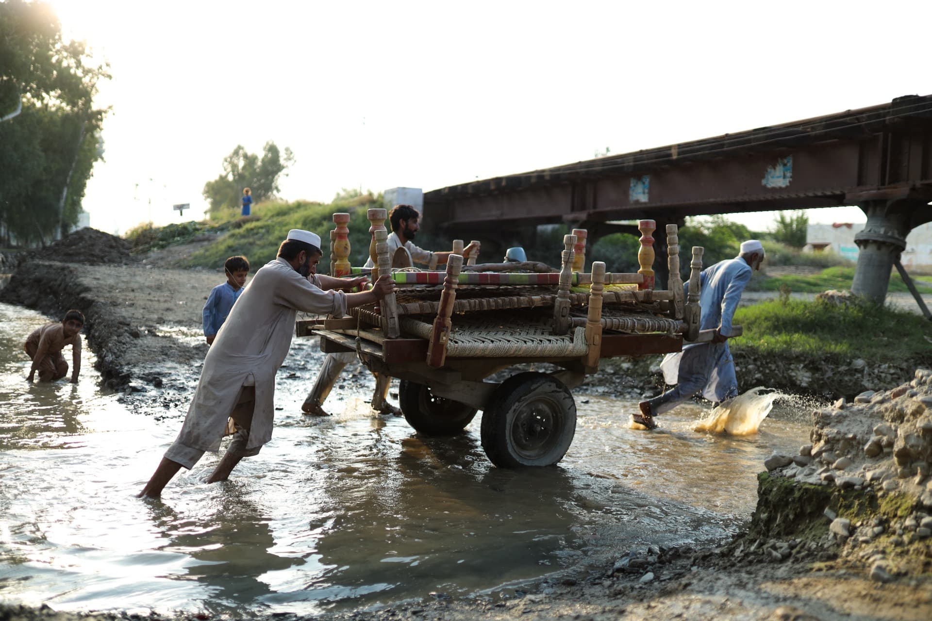 AKF Pakistan floods response - aid reaching affected families